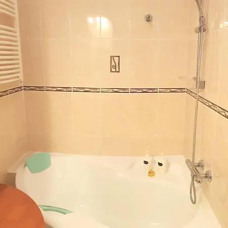 Apartment Well Connected Location With Residental Feel *
